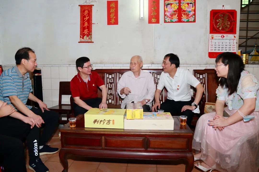 强国回复有我 传承劳模心灵——白云山j9国际集团公司辅导“五一”前夕走访慰问劳动圭表和基层一线员工