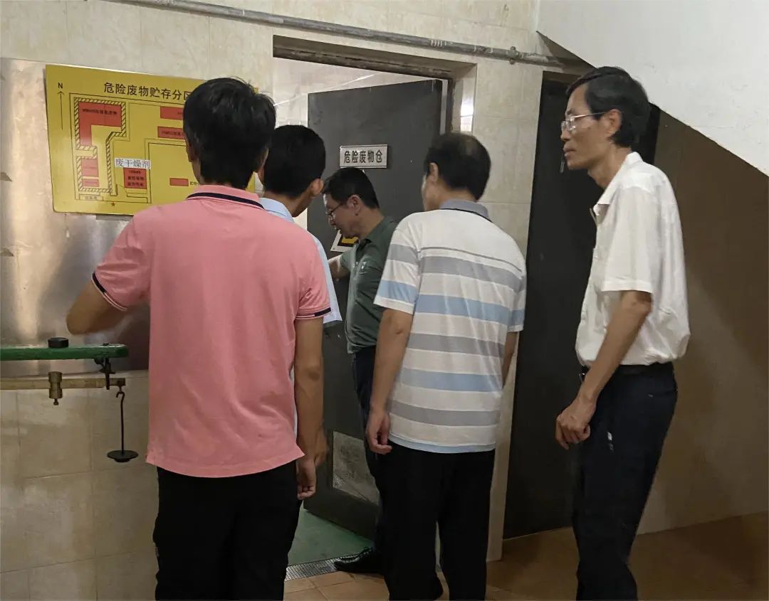 “四不两直”强监督 拧紧节日“安全阀” ——白云山j9国际集团公司纪委发展中秋、国庆节前专项监督查抄