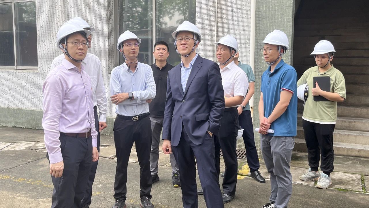 “五一”节前，广药集团党委副书记、副董事长、总经理杨军带队到白云山j9国际集团公司发展安全查抄工作